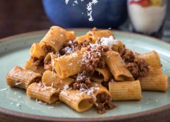 Boimate, misto de boi com tomate, torna-se realidade. Será? – 01/04/2025 – Cozinha Bruta