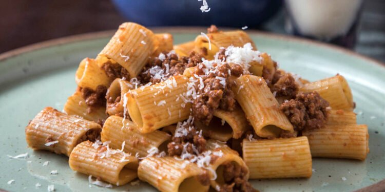 Boimate, misto de boi com tomate, torna-se realidade. Será? – 01/04/2025 – Cozinha Bruta