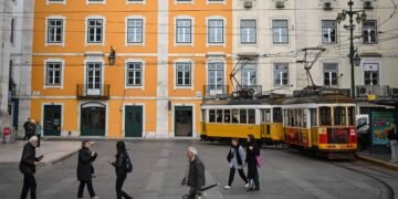 Portugal: Número de brasileiros barrados dispara em 700% – 02/04/2025 – Mundo