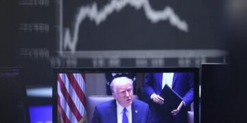 Mercados despencam após anúncio de tarifas americanas